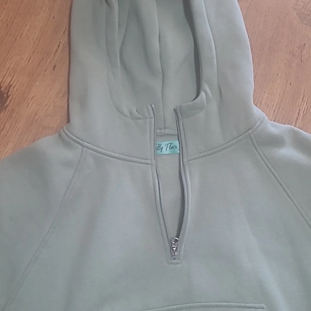 Crop 1/4 zip - Picture 3 of 5